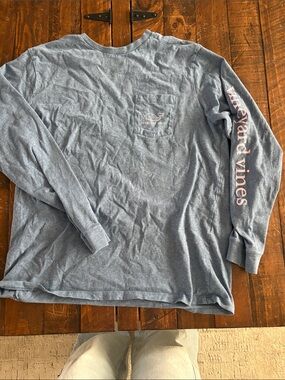 Vineyard Vines Men's Long-Sleeve Pocket Tee in Light Blue with Pink Logo